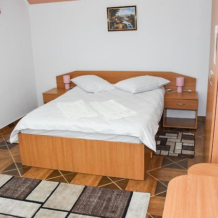 Casa Diana-Maria Lägenhet Curtea de Argeş Exteriör bild